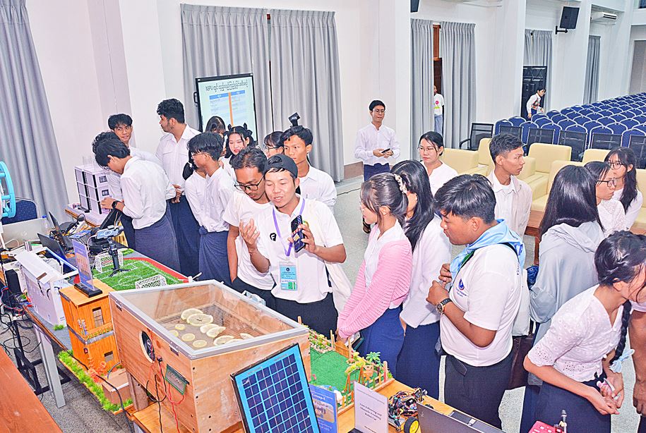 တိုင်းဒေသကြီးနှင့် ပြည်နယ်များမှ လူငယ်ကိုယ်စားလှယ်အဖွဲ့များ နေပြည်တော်ရှိ အထင်ကရနေရာများသို့ သွားရောက်လေ့လာ (၁၆-၁-၂၀၂၆)